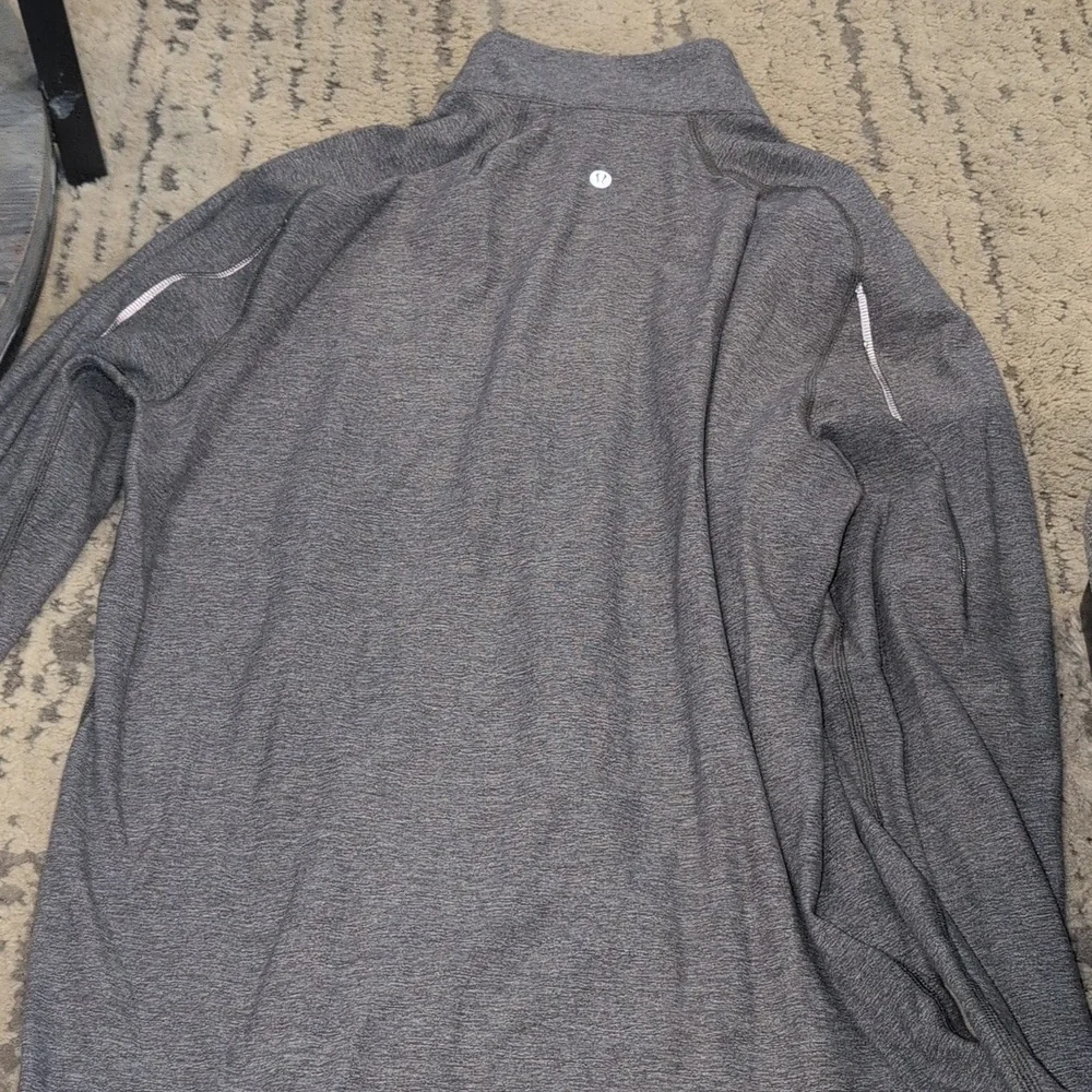 Lululemon Men's 1/4 Zip Soft Jersey Long Sleeve Heathered Black - Picture 7 of 8